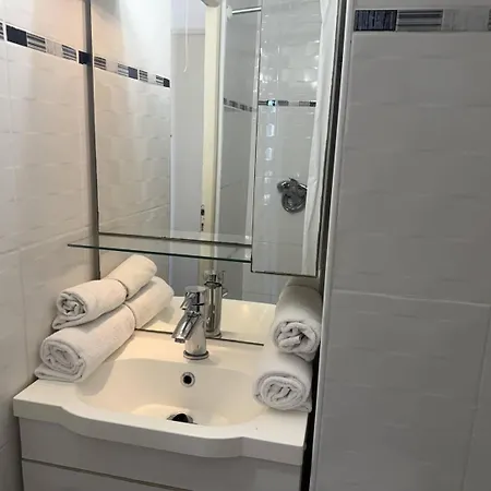 F32 Heliopolis -by Agn - 2 Personnes Apartman Agde